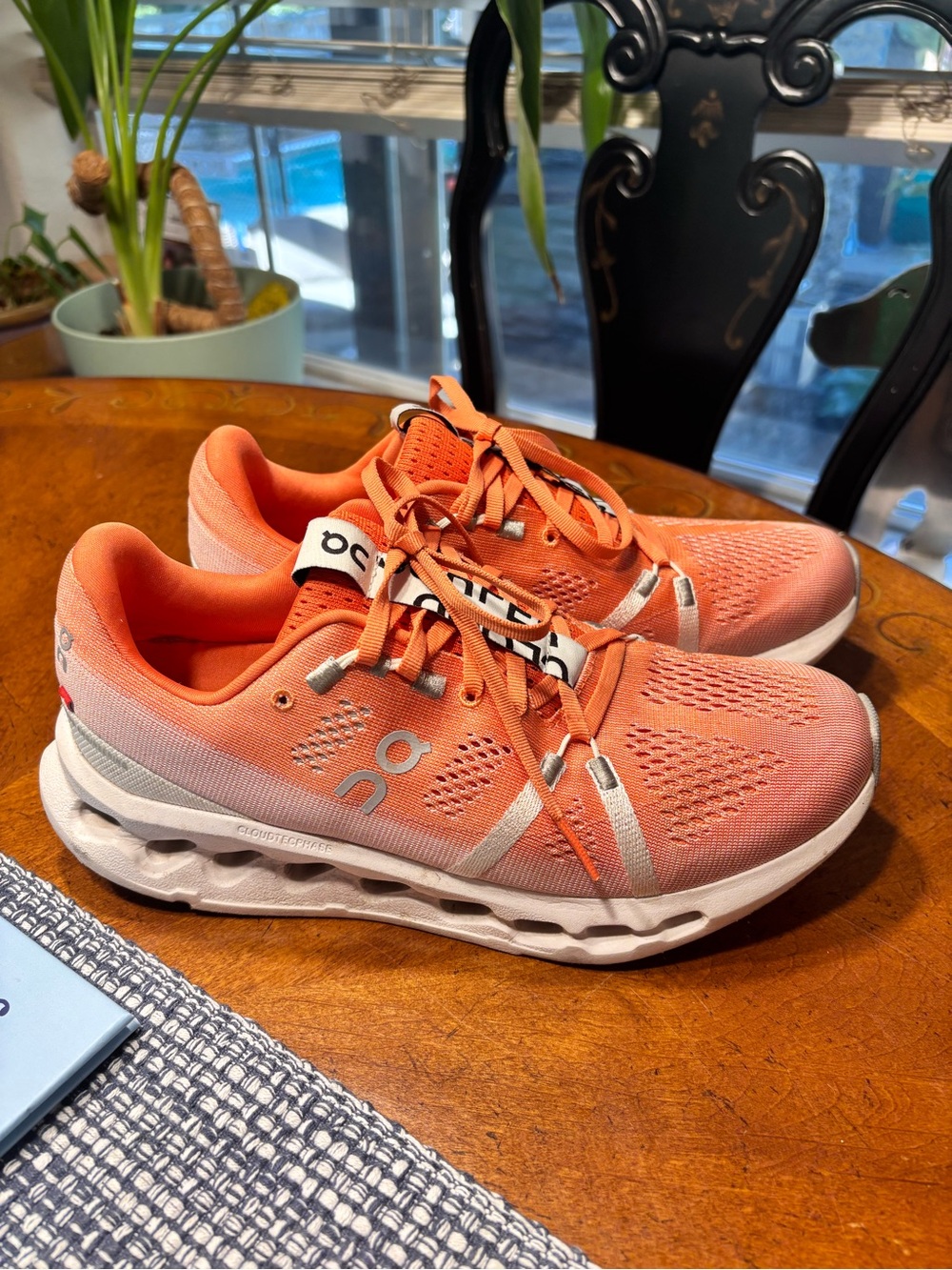On Running Women's cloud surfer Shoes - Coral/orange sz 8.5 - Picture 1 of 11